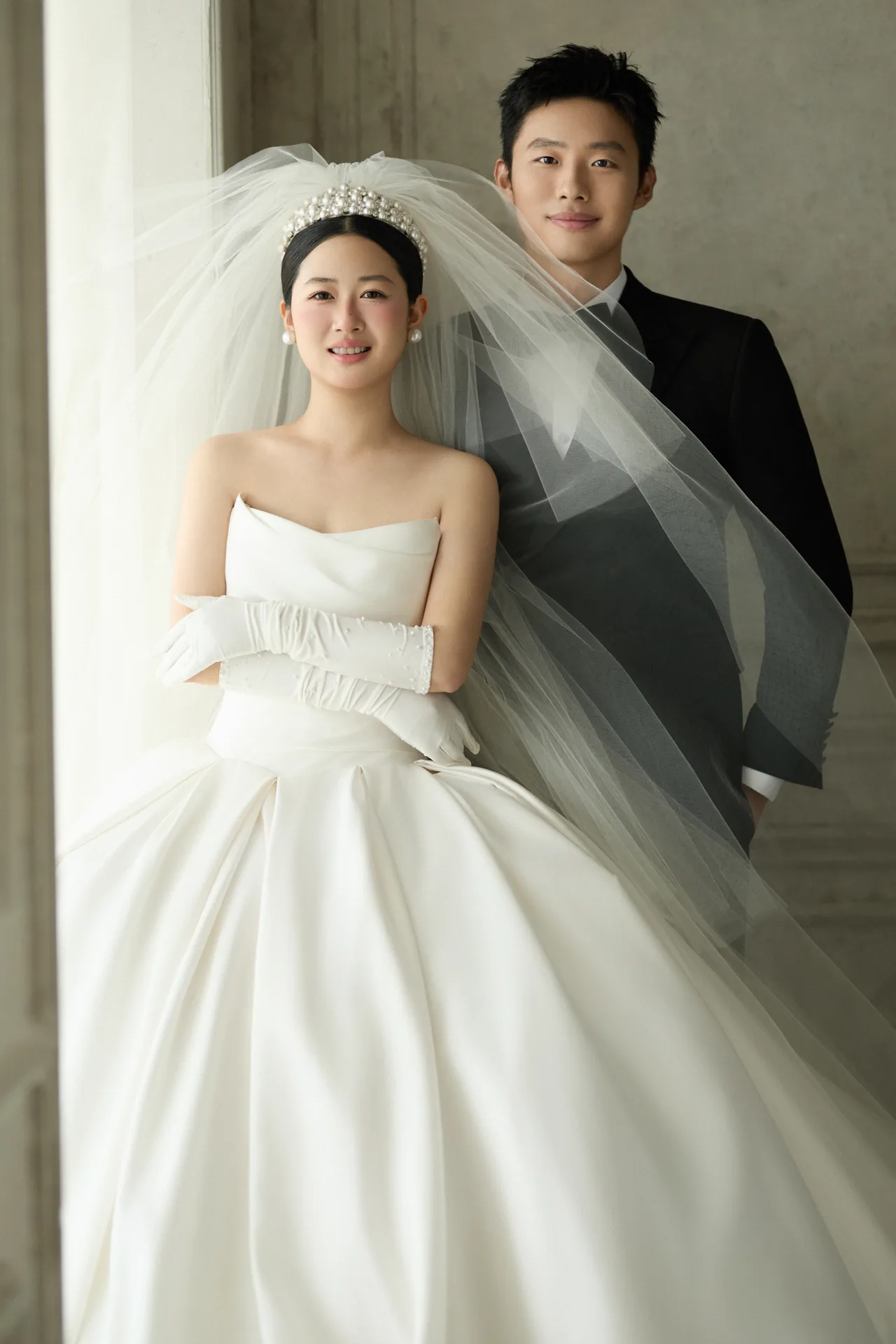 殷皓天与任好婚纱照 5