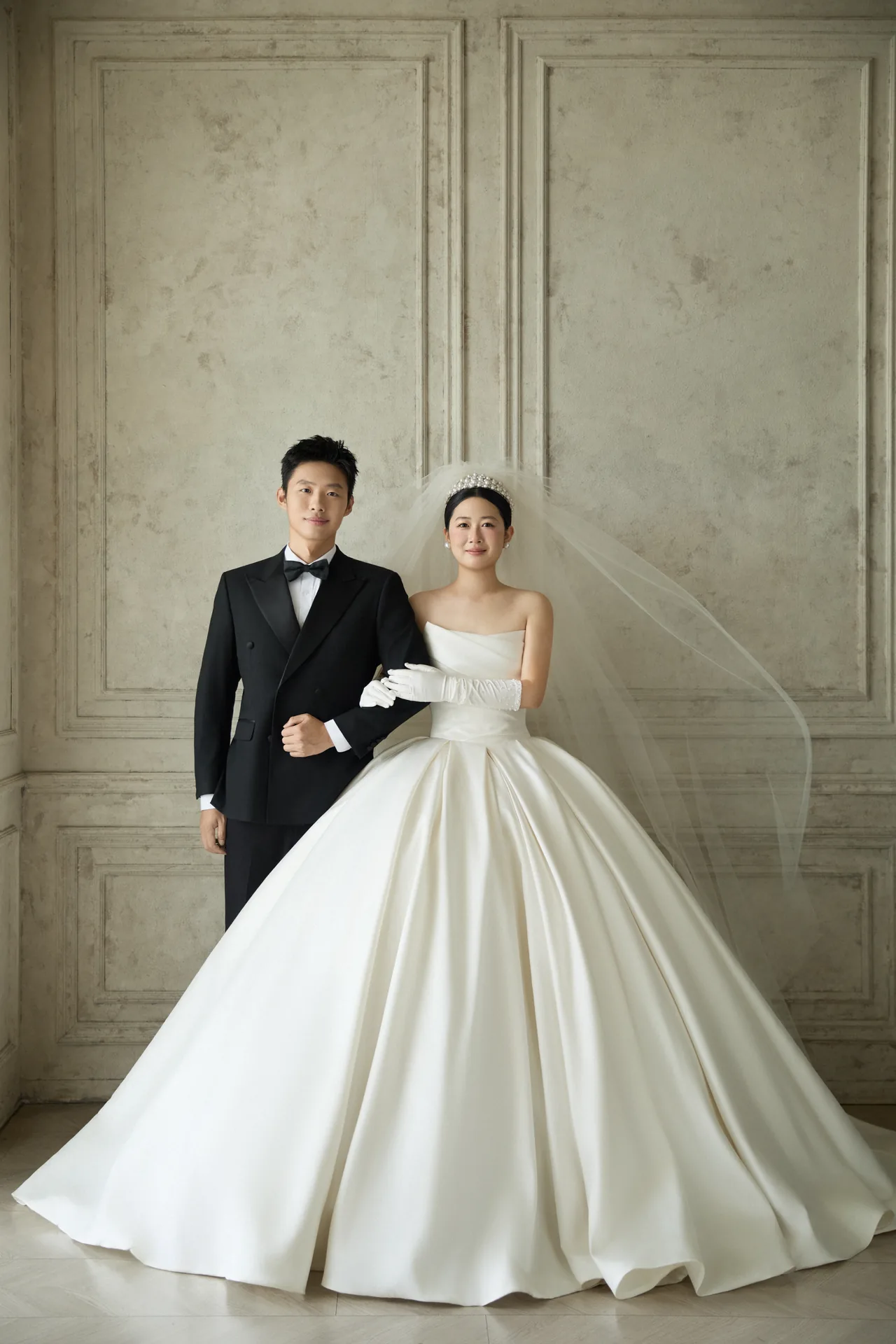殷皓天与任好婚纱照 6