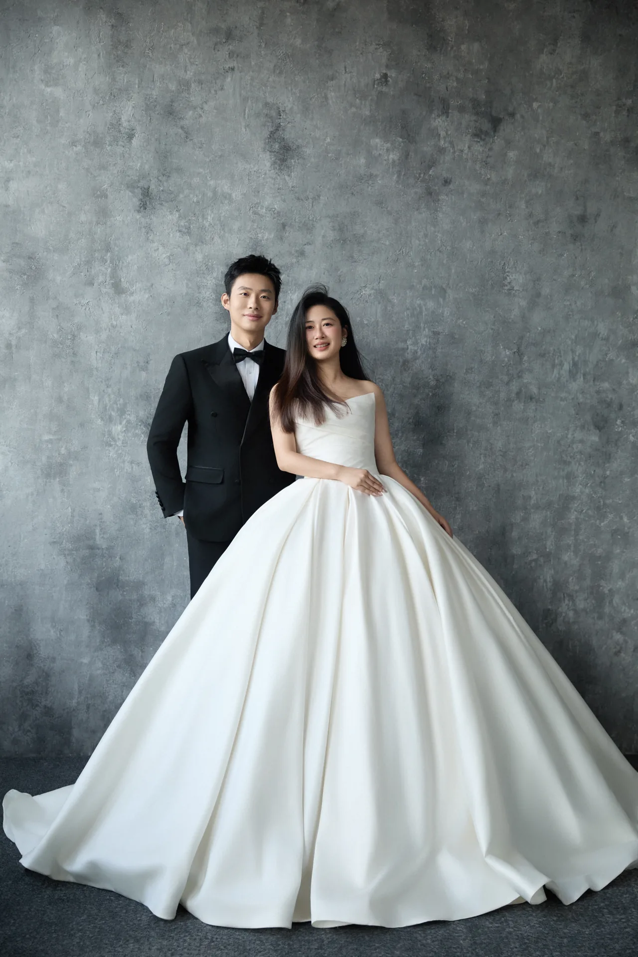 殷皓天与任好婚纱照 10