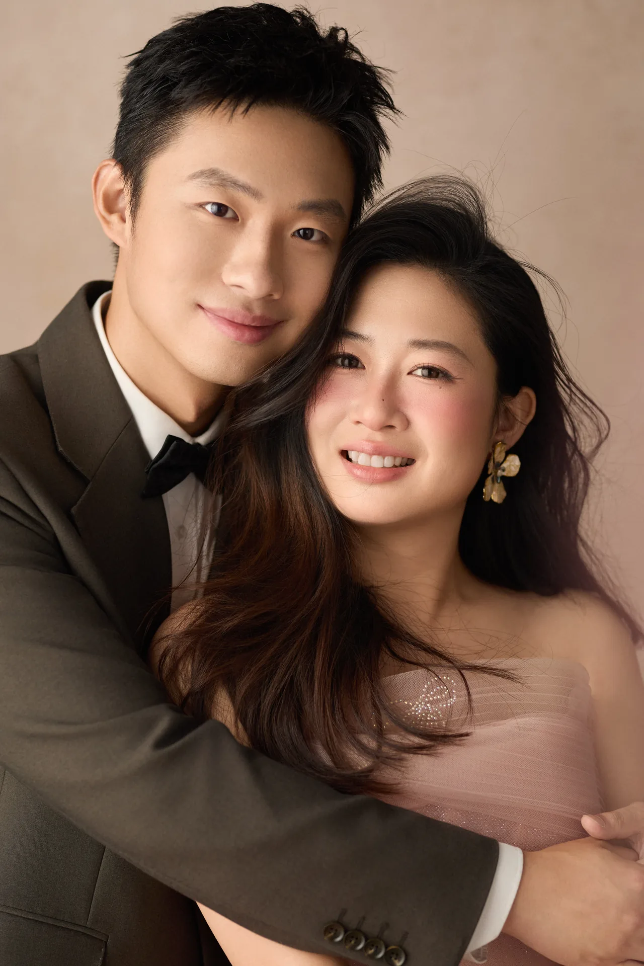 殷皓天与任好婚纱照 12