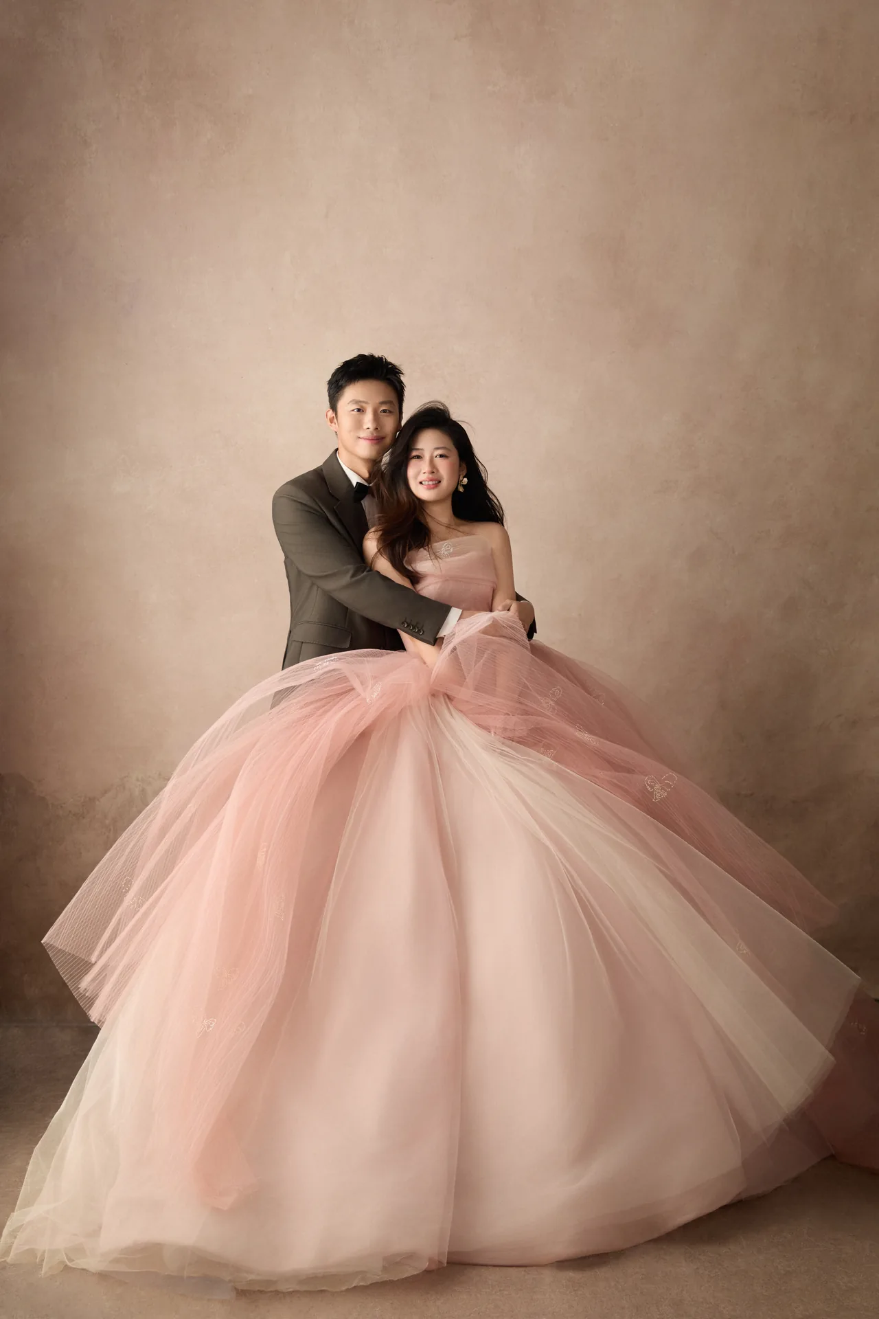 殷皓天与任好婚纱照 14