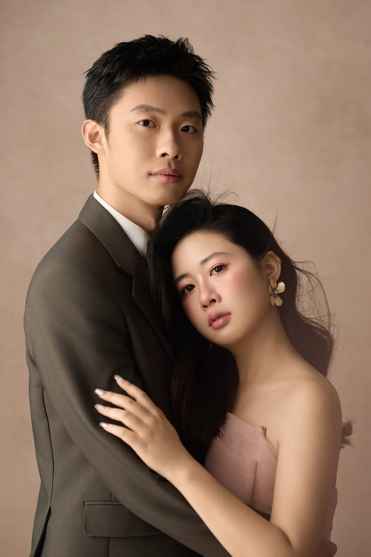 殷皓天与任好婚纱照 15